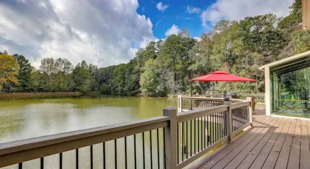 Коттедж Lawrenceville Gem w/ Boat Dock on Private Lake!