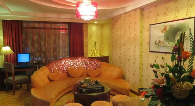 Люкс с видом на реку Rongjiang Hotel