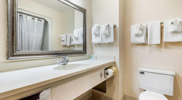 Двухместный номер Standard Quality Inn & Suites Zanesville City Center