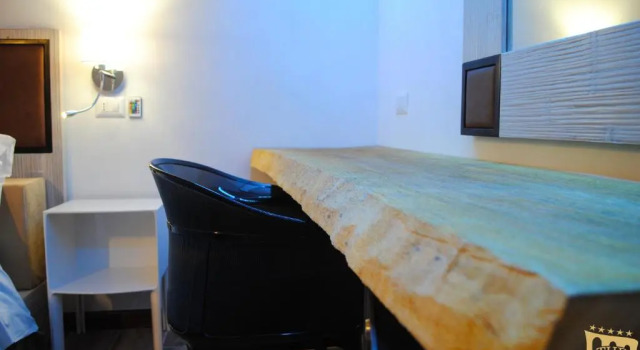 Полулюкс The Bridge Suites