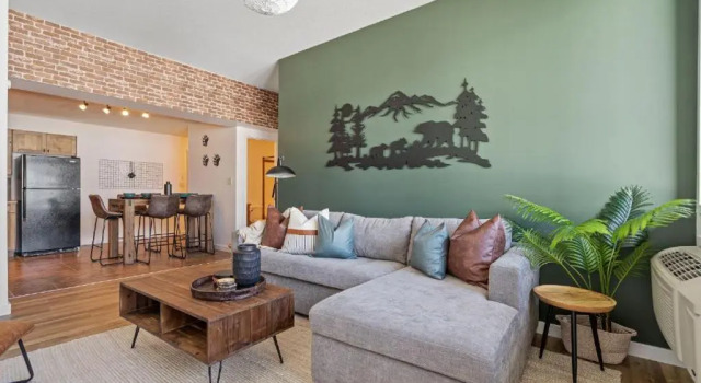 The Grizzly House I Sleep 7 I Patio & BBQ I 55 TV