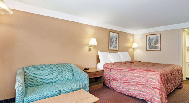 Номер Standard Knights Inn Charleston West Virginia