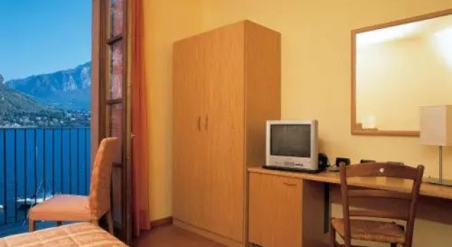 Трёхместный номер Standard с видом на озеро Hotel Bellavista Valmadrera