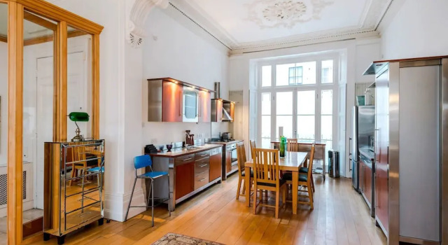The Spacious Cleveland Square Apartment