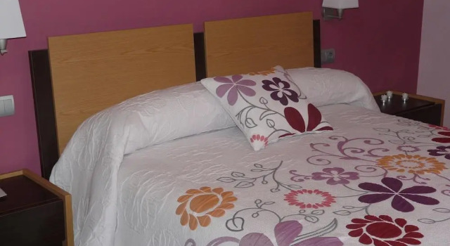 Hotel Tío Manolo de Noia, Забронировать Отель Нойя А-Корунья, рядом с Церковь Св. Мартина