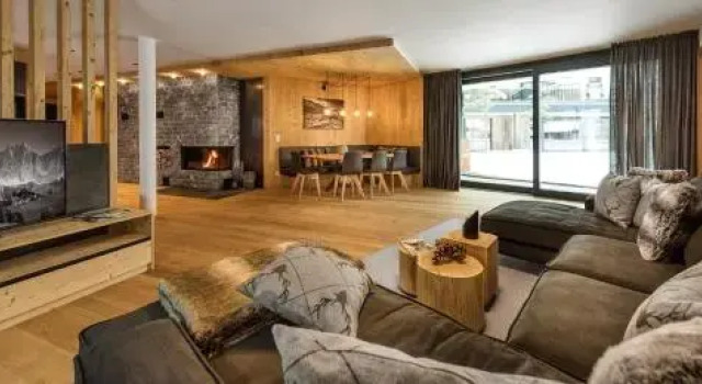 Mountain Chalets Kirchberg, Rezerwuj Chalet Hotele w Tyrol z parkingiem, Parking