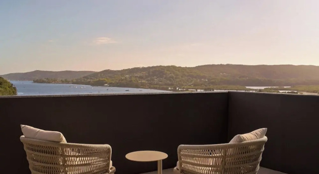 Двухместный номер Premium с балконом и с видом на залив voco Gosford by IHG