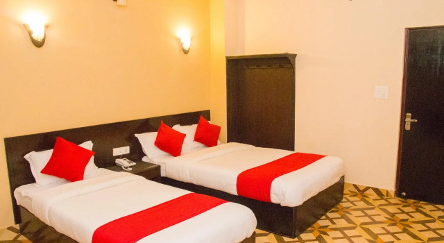 Aadarsha Inn By OYO Rooms