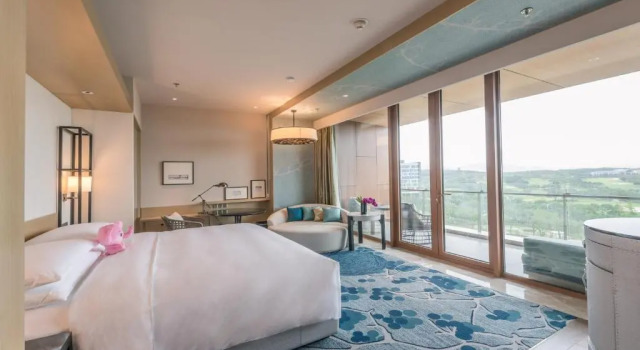 Номер Deluxe Renaissance Suzhou Taihu Lake Hotel