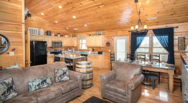 A Wolf's Den - 4 Br Cabin