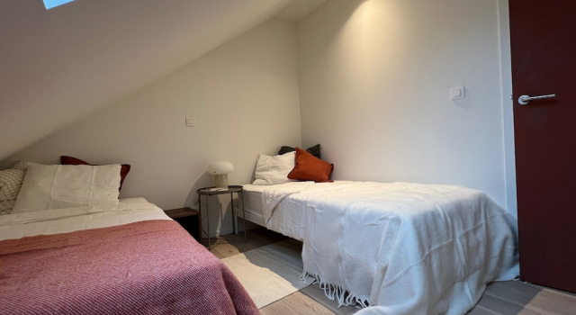 Stylish Stay Bree Near City Center for 6 Guests, Rezerwuj Apartament Hotele w Bruksela z parkingiem, Parking