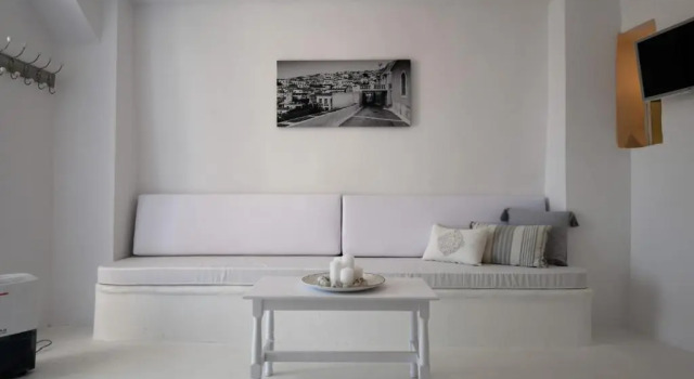 Fully renovated apartment in the heart of Ioulida on the island of Kea, Забронировать Апартаменты/квартира Лулилида Кея