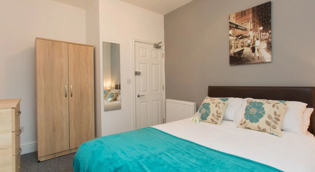 Town House @ Minshull New Road, Book Pension Crewe 