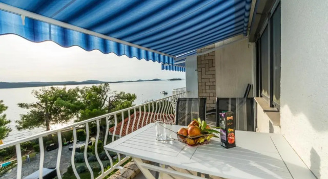 Апартаменты с балконом и с видом на море Apartments Villa Punta Royal