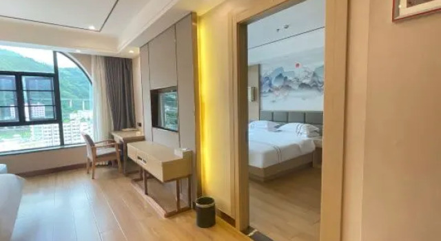 Люкс Comfort Kaijing Grand Hotel (Jinping Passenger North Station)