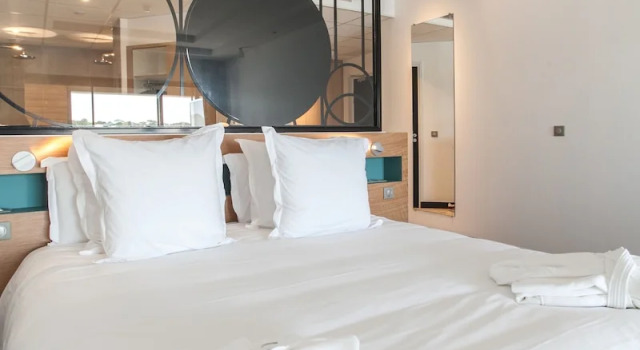 Люкс с видом на озеро Hôtel & Spa Villa Seren