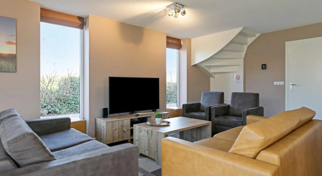 Luxury villa 2 minutes from the beach with a spacious garden and veranda, Забронировать Вилла Ауддорп 
