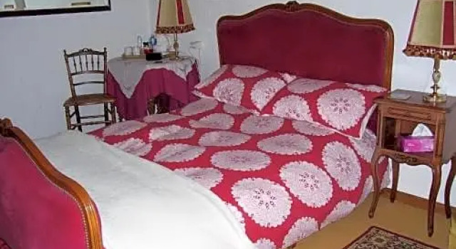 Chambres d'Hôtes les Chenes, Prenota Hotel Le Vieux-Cerier 