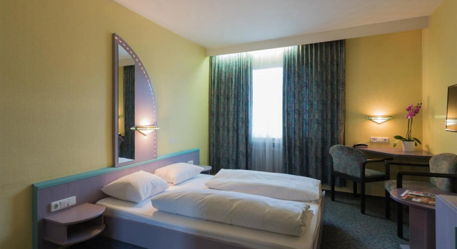 Tagungshotel Höchster Hof, Reserva ahora Hotel Hoteles en Frankfurt con piscina, Piscina