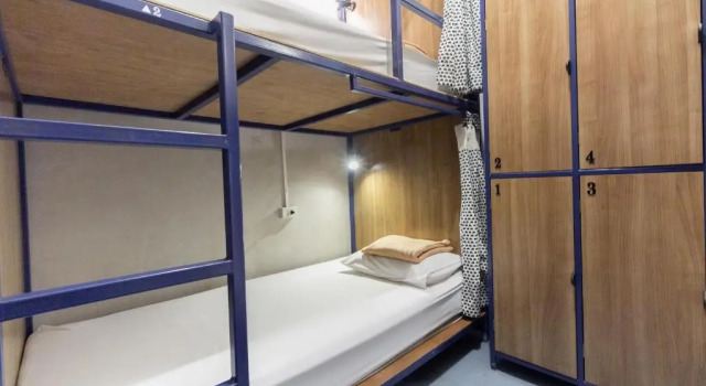 Кровать в общем номере Arawana Hostel Silom