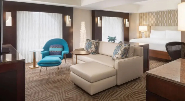 Двухместный полулюкс Renaissance Phoenix Downtown Hotel
