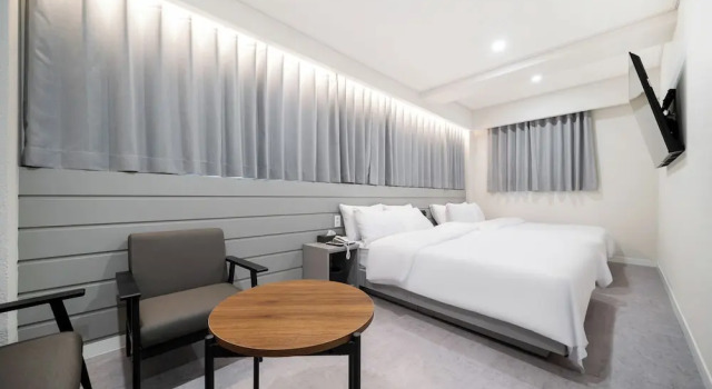 Habitación cuádruple familiar Estándar con vista a la ciudad Alma Hotel