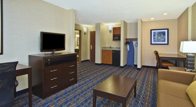 Двухместный люкс Holiday Inn Express and Suites Pittsburgh West Mifflin by IHG