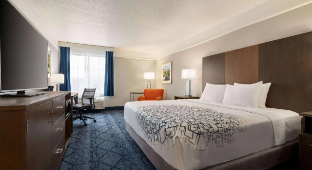 Двухместный номер Standard La Quinta Inn and Suites by Wyndham at WaTiki Waterpark
