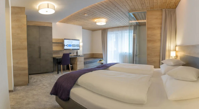 Двухместный полулюкс KOSIS Sports Lifestyle Hotel