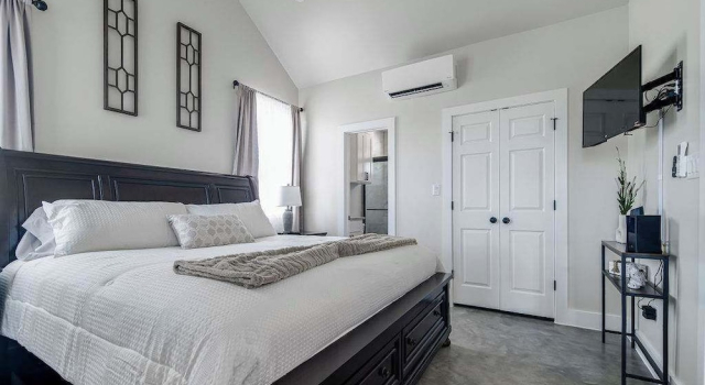 Live Oak Cabins-sleeps 8 W/hot-tubs