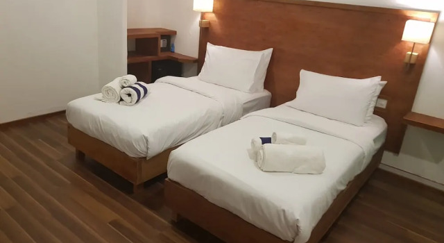 HudhuVeli Inn, Prenota Hotel Hotel a Atollo di Kaafu con parcheggio, Parcheggio