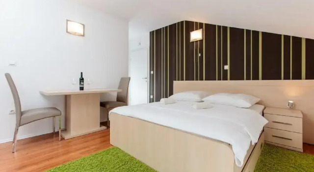 Ante - Comfortable - SA1, Varaa Hotelli Hotellit Strožanac pysäköinnillä, Pysäköinti