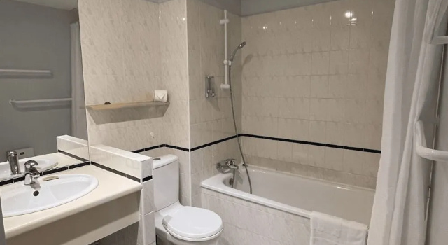 Четырёхместный семейный номер Standard с частичным видом на океан Hôtel Michelet Plage