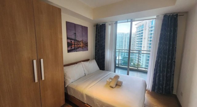 Апартаменты с 2 комнатами рядом с пляжем Azure Urban Resort Staycation By Yana