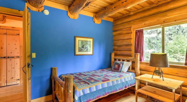 13 Mi to Mt Shasta: Log Home on 60 Acres!, จอง บ้านพักตากอากาศ McCloud Mount Shasta