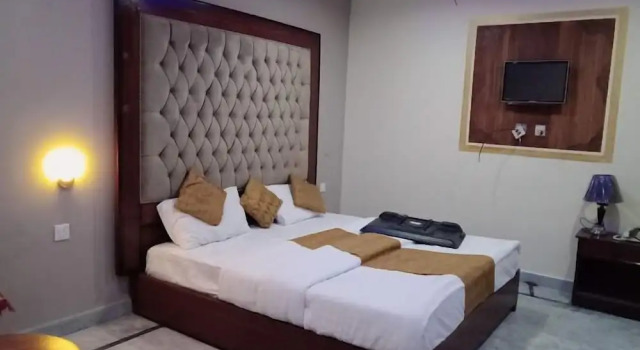 Vision Inn Hotel And Resturant, Rezerwuj Hotel Hotele w Punjab Region z parkingiem, Parking