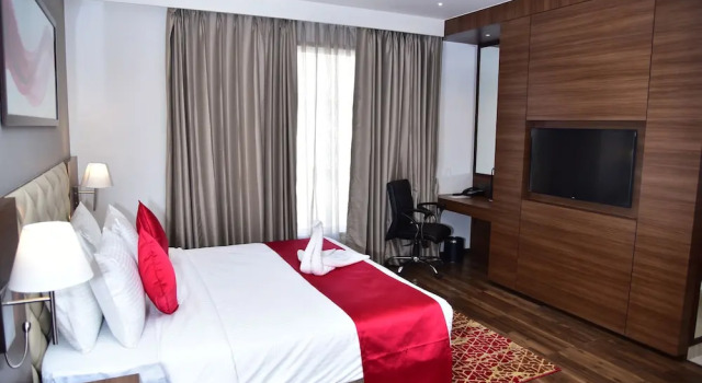 Номер Deluxe Ramada by Wyndham Gandhidham Shinay