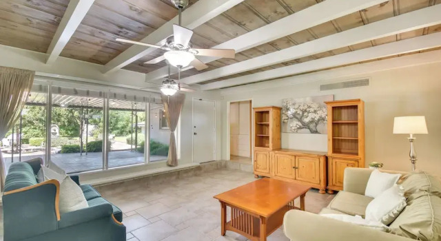 8 Mi to Dtwn: Spacious Home w/ Fire Pit in Fresno!, Book Feriehus Fresno Californien