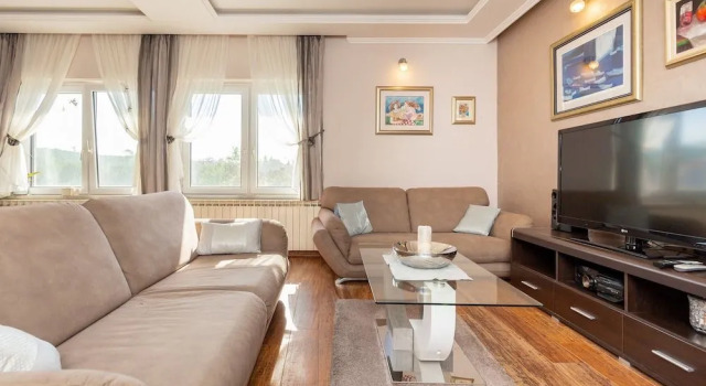 Holiday Home Trojkovic, Забронировать Отель Бизнес-отели Дубровника, рядом с Пляж пещеры Бетина, 4* 5*