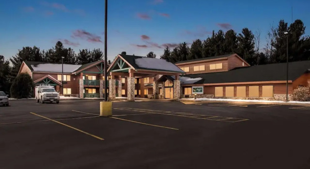 Quality Inn Ladysmith, Book Hotel Hoteller i Ladysmith med parkering, Parkering