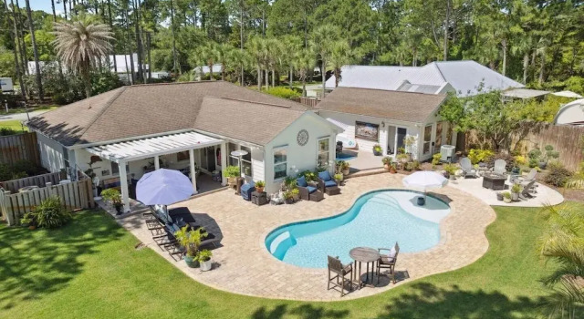 Коттедж Private Backyard Oasis With Heated Pool, 4 BR, Bikes & Pond