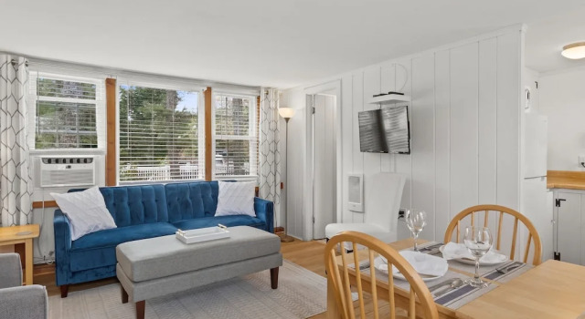 Четырёхместный люкс с 2 комнатами The Seagrove Suites & Guest Rooms