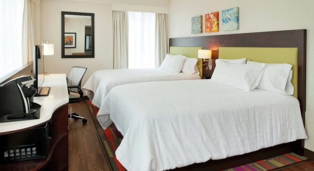 Четырёхместный номер Corner Hilton Garden Inn Pittsburgh Downtown