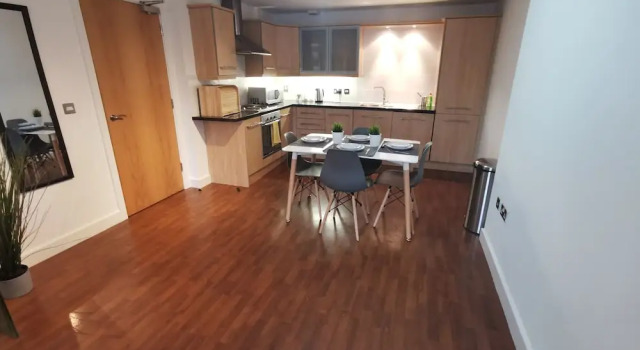 Voyager Apartments * Sleeps 6 * Parking, Забронировать Апартаменты/квартира Отели Бирмингема с парковкой, рядом с Океанариум «Национальный центр морской жизни», Парковка