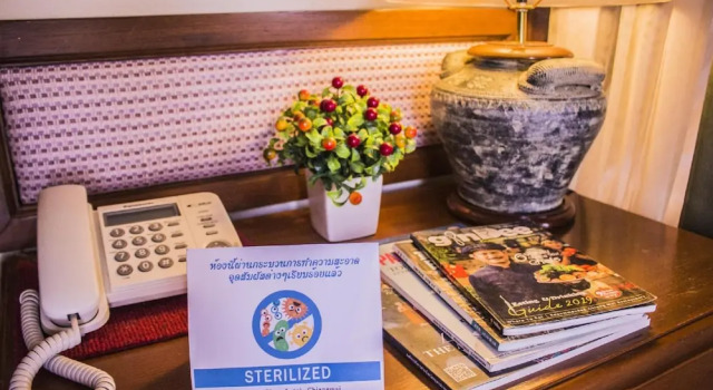 Номер Deluxe с балконом People Place Classic Hotel