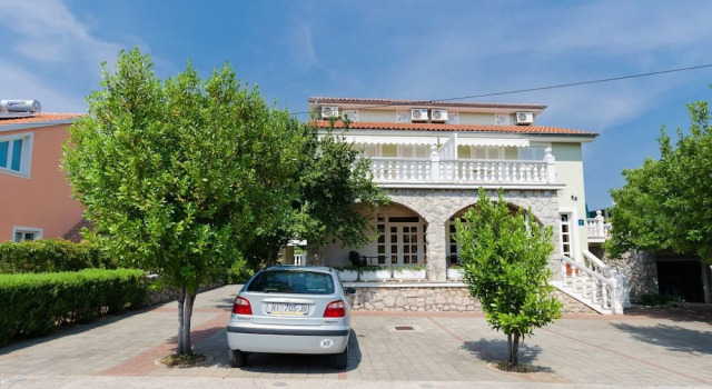 Apartments Katica, Prenota Appartamento Hotel a Isole Quarnerine con parcheggio, Parcheggio