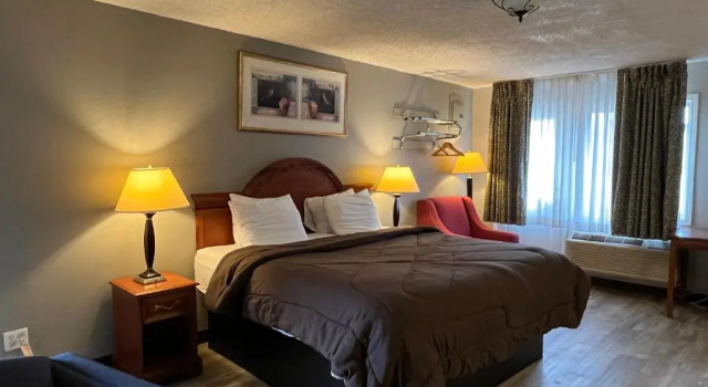 Люкс Ozark Inn & Suites