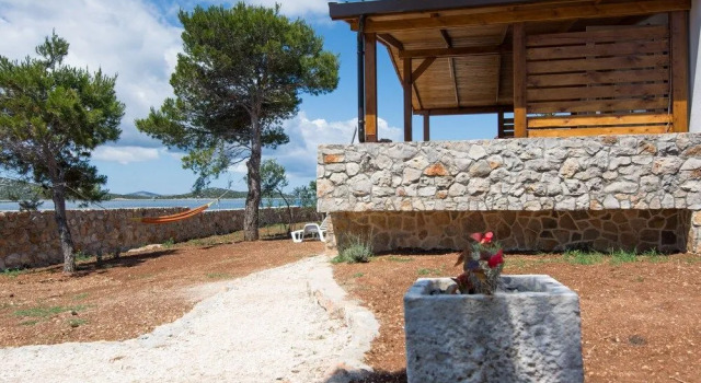 Mobile home Rock Rose 1, Book Hotel Tkon Pasman Island