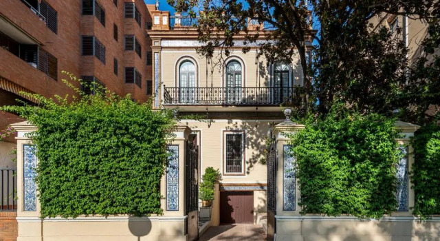 Villa Alfonso, Luxury Villa In Midtown, Parking