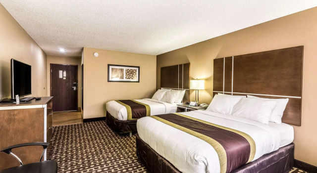 Четырёхместный номер Standard Quality Inn West Plains